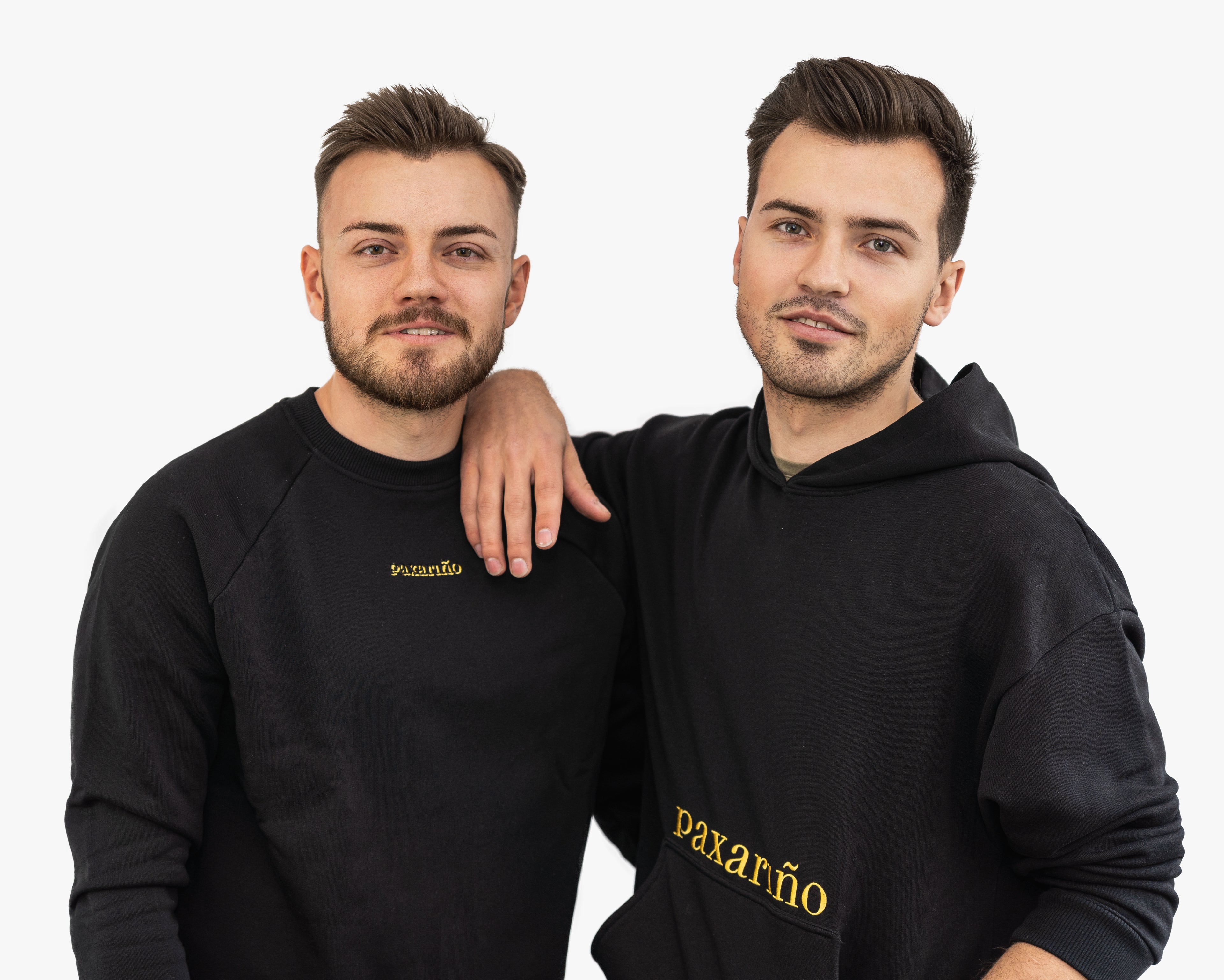 A picture of the two founders of paxariño. On the left is Sebastian and on the right is Cedric.