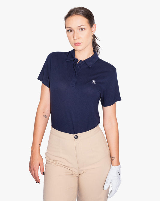Frontansicht blaues Golf Poloshirt aus TENCEL™ für Damen von paxariño.