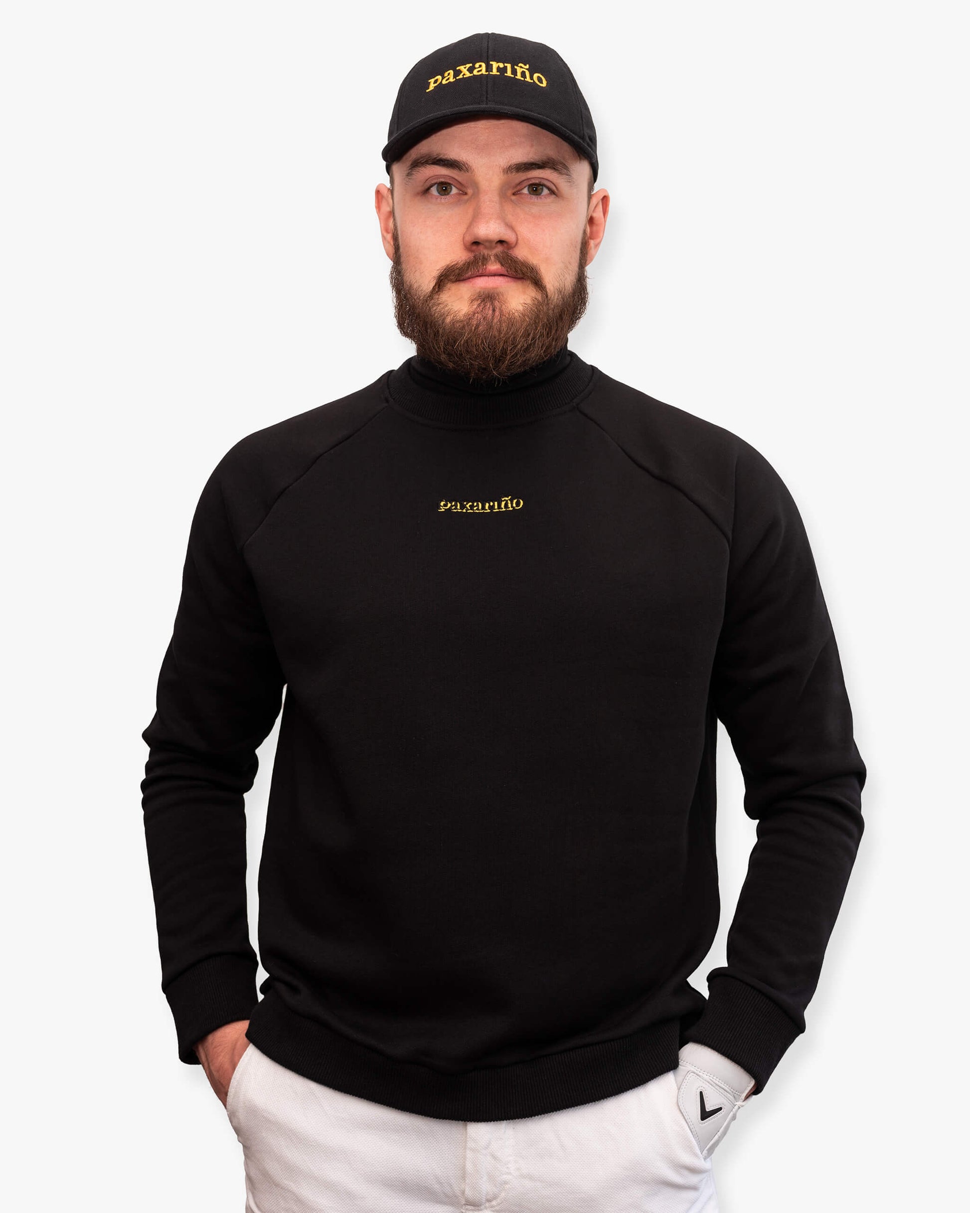 Frontansicht schwarzer Golf Pullover aus Bio-Baumwolle für Herren von paxariño.